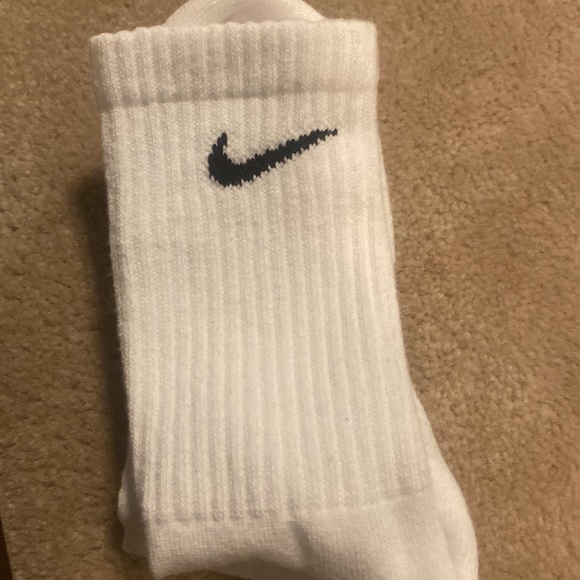 1 pair of White, never worn Nike socks - Picture 2 of 3